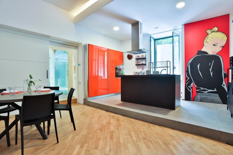 Kitchen or kitchenette, Dining area