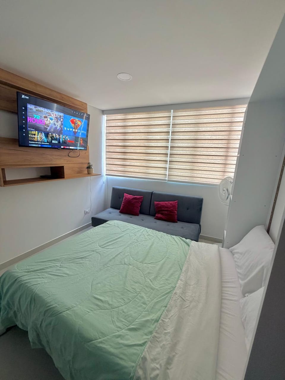 Communal lounge/ TV room, Bed, TV and multimedia, Bedroom