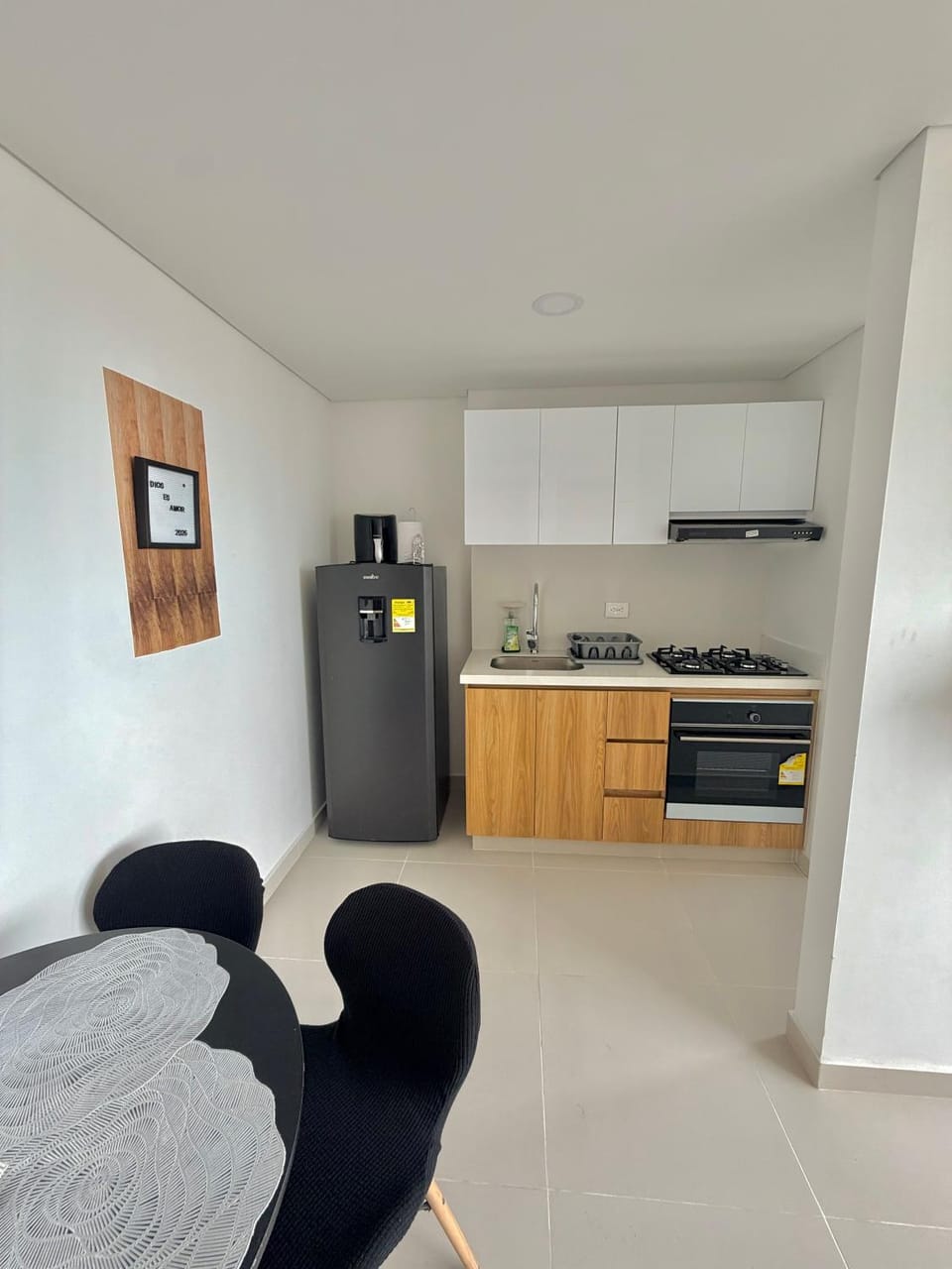 Kitchen or kitchenette, minibar, oven