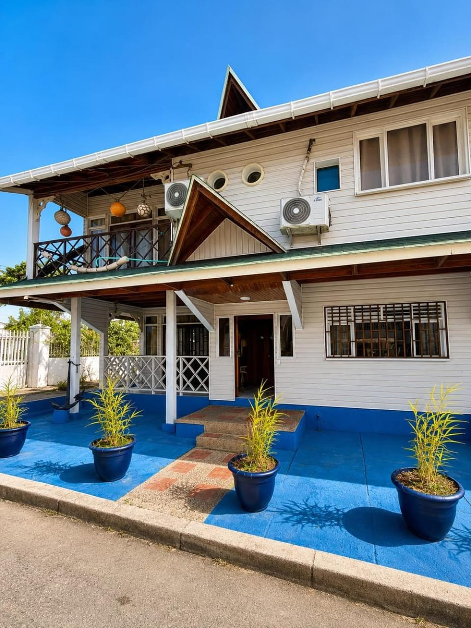 Facade/entrance, Off site