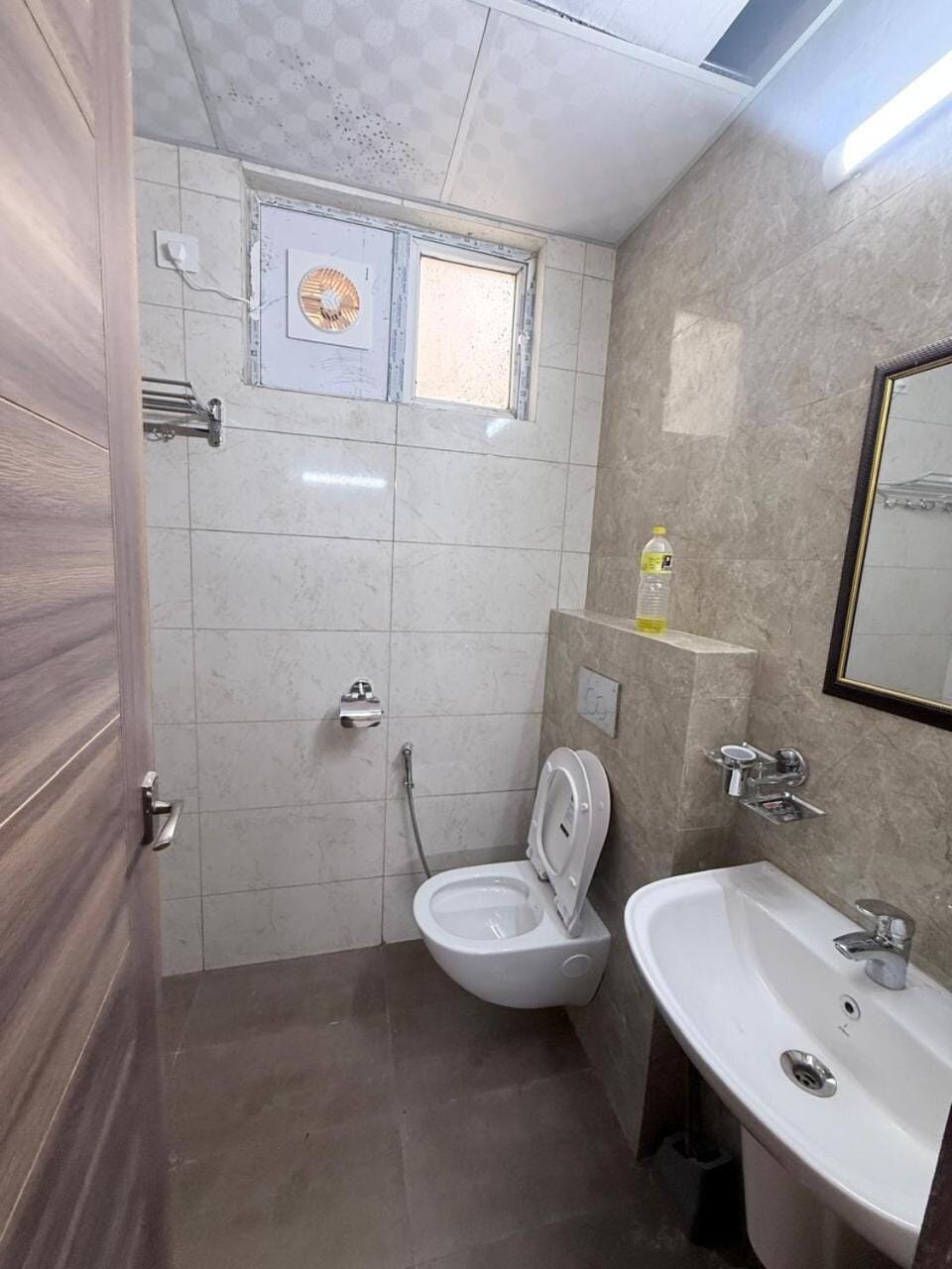 2 Bhk Entire Flat in Chandigarh Apartment in Punjab, India