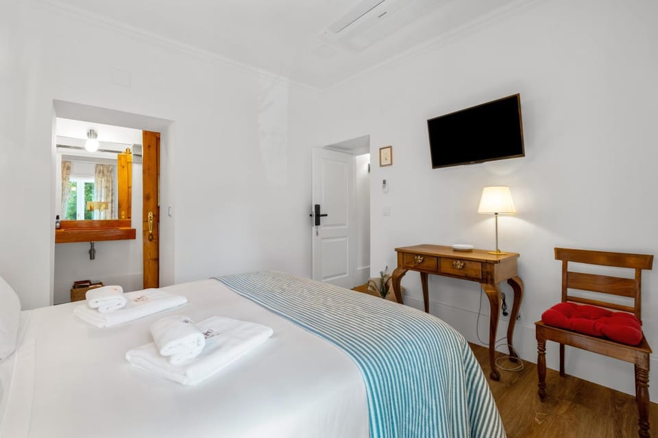 Communal lounge/ TV room, Bed, TV and multimedia, Photo of the whole room, Bedroom, towels