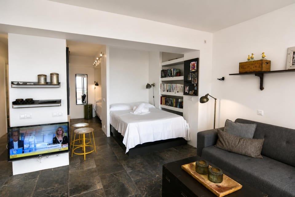 Living room, Photo of the whole room