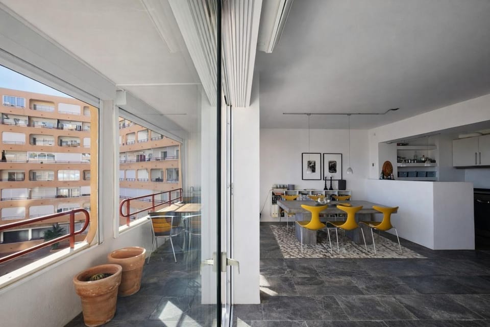 Seating area, Dining area