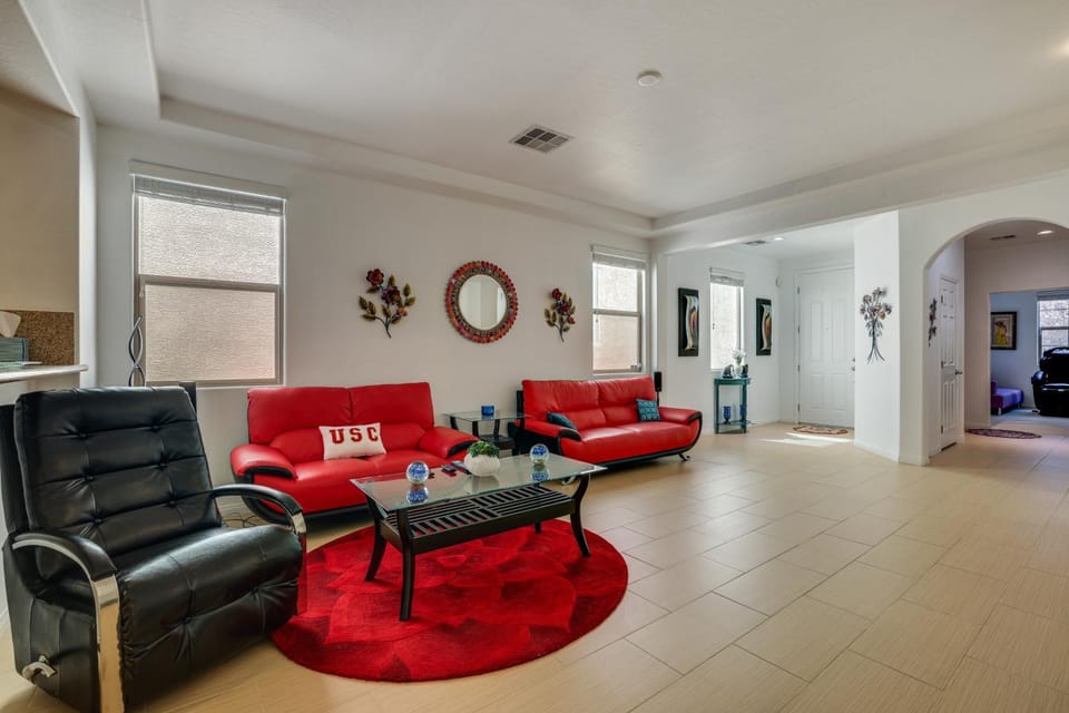 Vegas Extended Retreat w/ Furnished Patio House in Spring Valley
