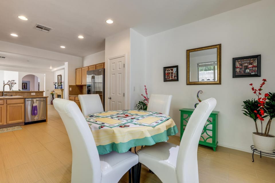 Vegas Extended Retreat w/ Furnished Patio House in Spring Valley