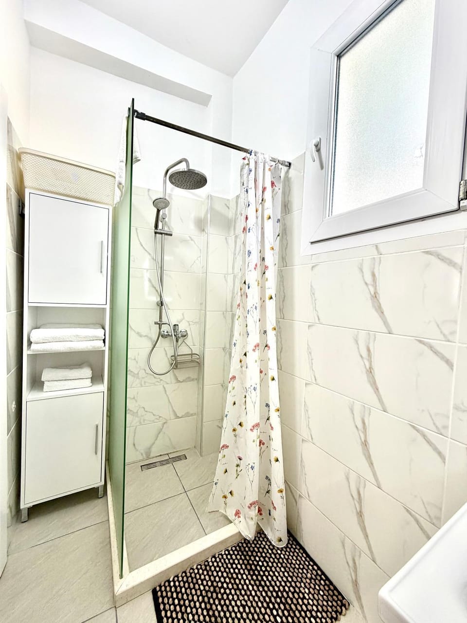 Shower, towels