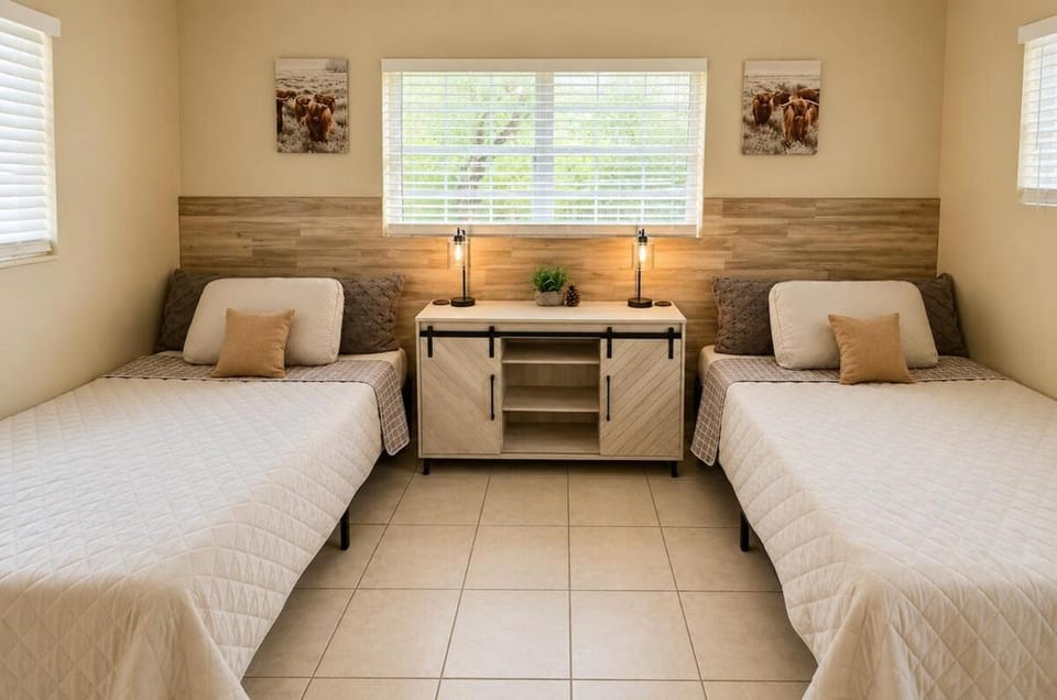 The Ultimate Miami Oasis Private Resort-Style Pool Villa Near Beaches House in Golden Glades