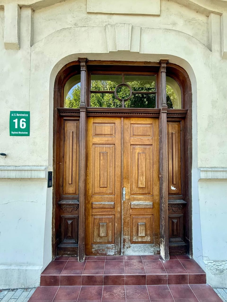 Facade/entrance
