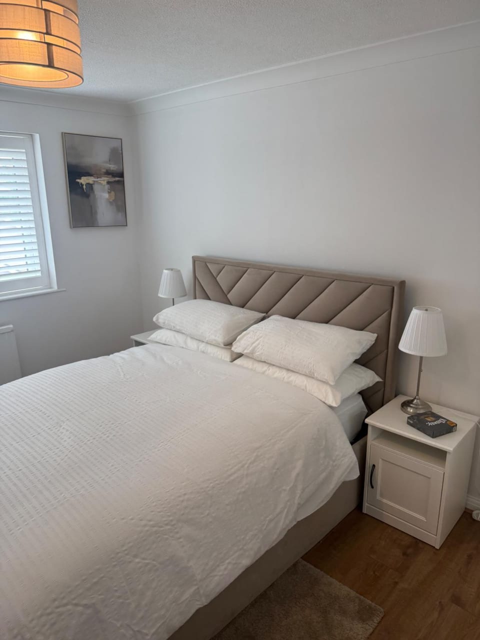 Apartment Sleeps 6 with Parking Apartment in Harrow