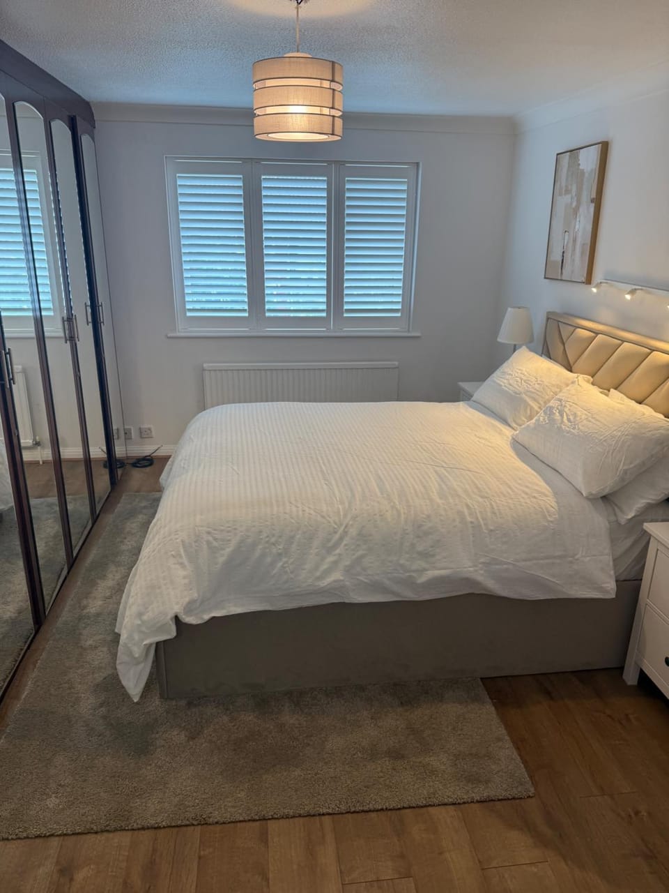 Apartment Sleeps 6 with Parking Apartment in Harrow