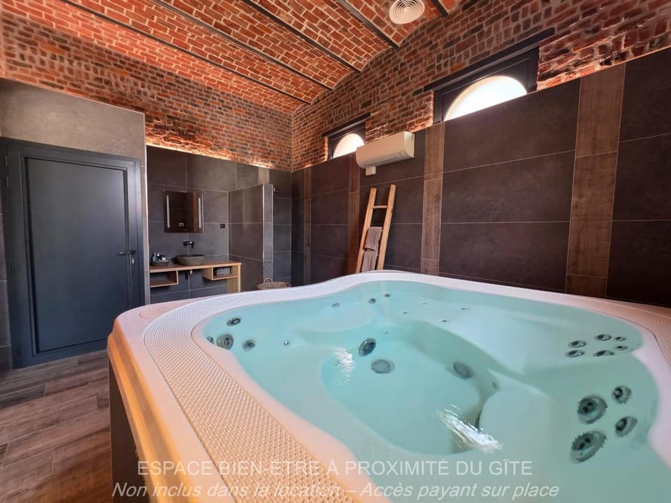 Gîte avec parking privé et spa - 11 pers. - FR-1-510-263 House in Hauts-de-France