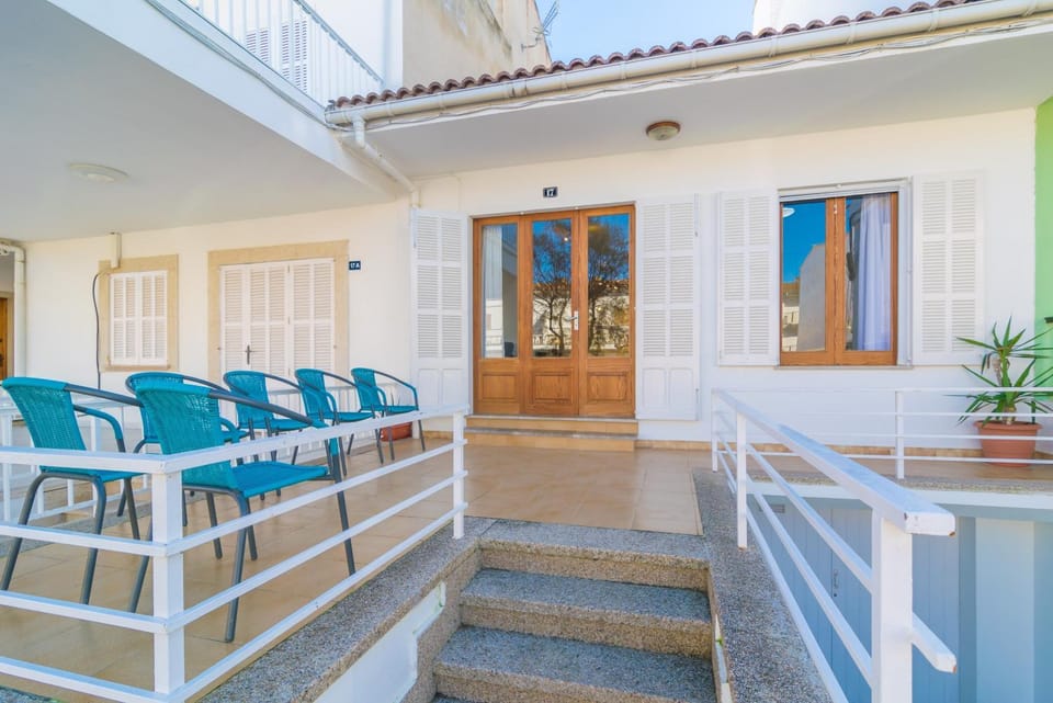 Facade/entrance, Balcony/Terrace