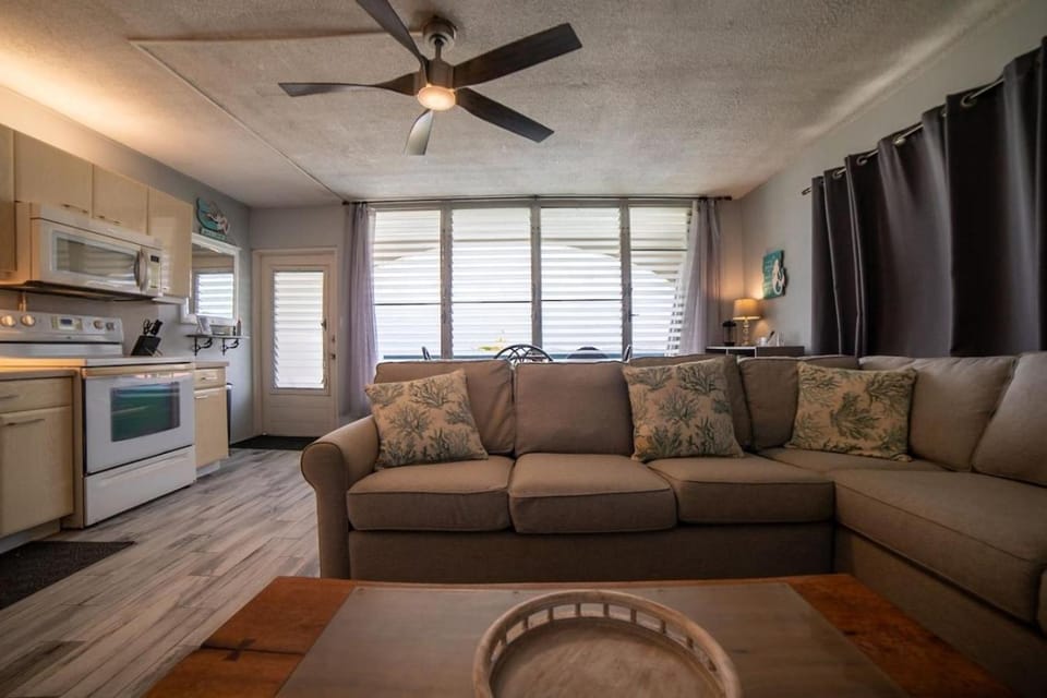 Caribbean Blue Hideaway 1BR Condo with Ocean View Apartment in St. Croix