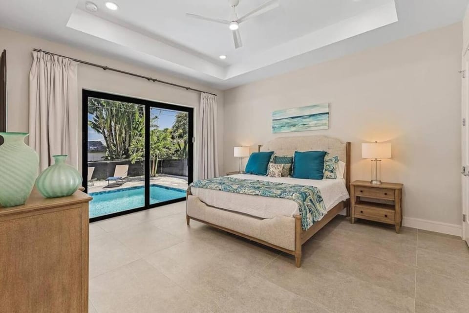4BR Naples Park Home Private Heated Saltwater Pool Sleeps 10 Near Vanderbilt Beach House in Naples Park