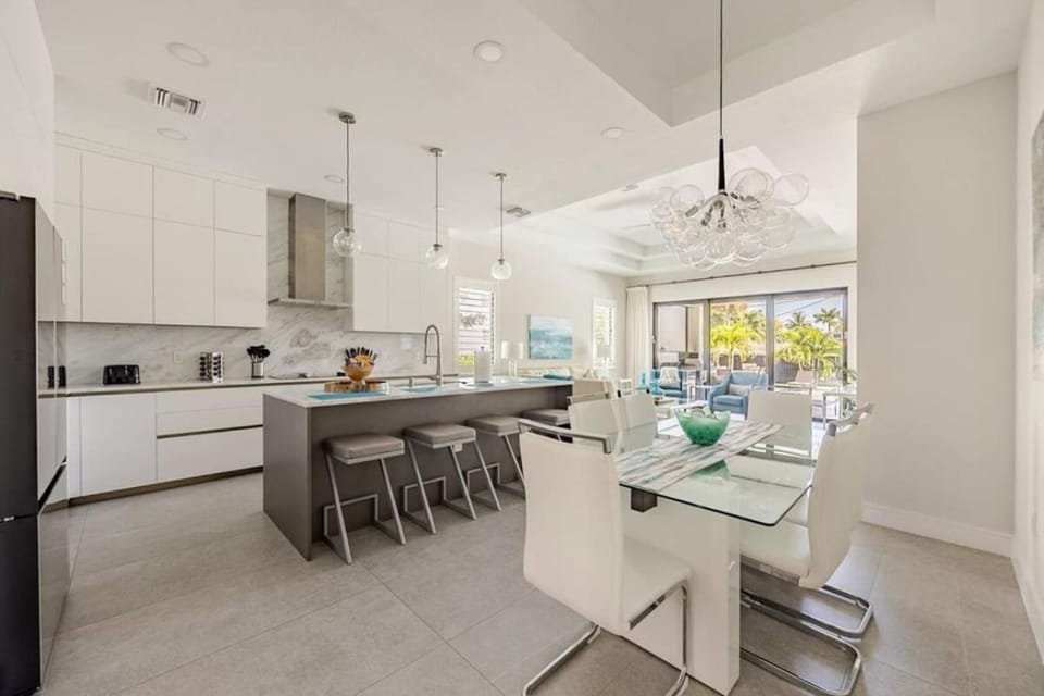 4BR Naples Park Home Private Heated Saltwater Pool Sleeps 10 Near Vanderbilt Beach House in Naples Park