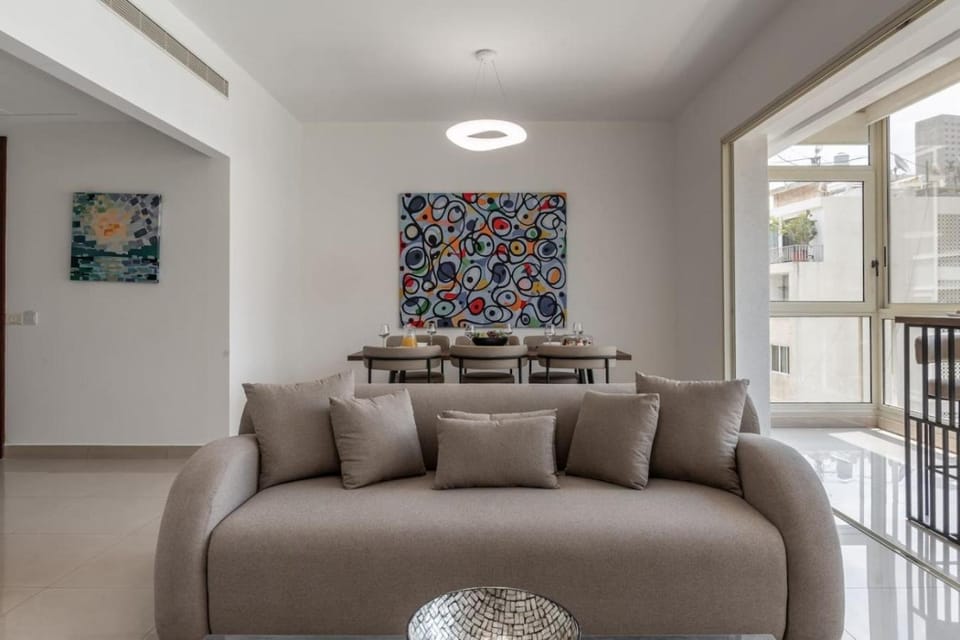 Charming 2 Bed Home in Clemenceau Apartment in Africa