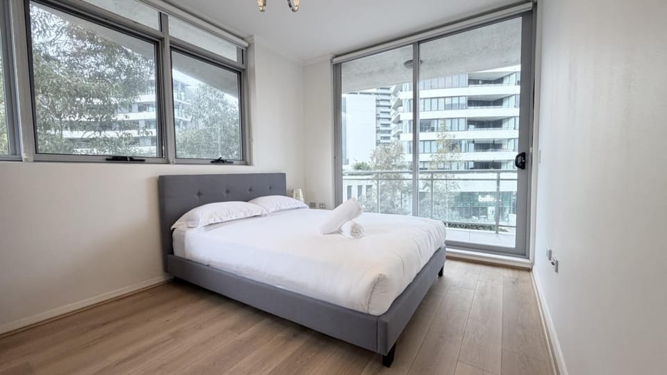 Modern 3BR apartment in heart of Rhodes Apartment in Sydney