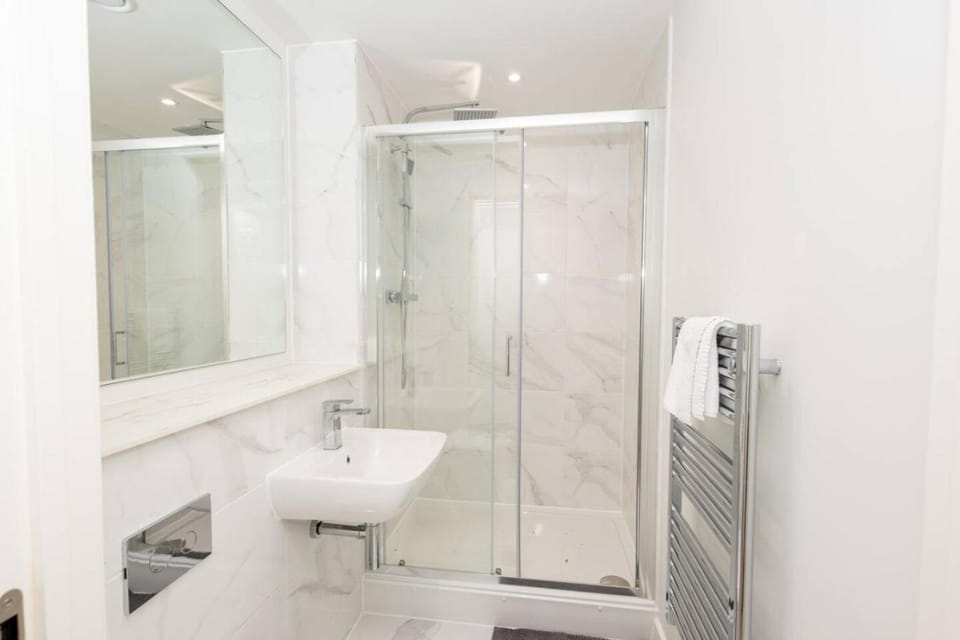 Bathroom, towels