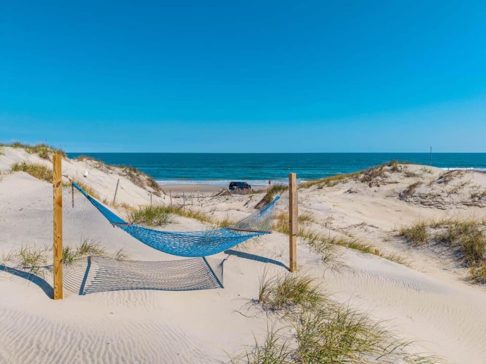 Salty Moon Outer Banks House in Carova Beach