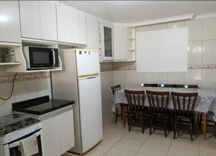 Casa Amarela Inteira Frente House in São José dos Pinhais