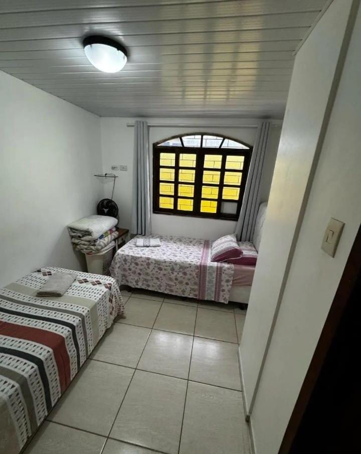 Casa Amarela Inteira Frente House in São José dos Pinhais