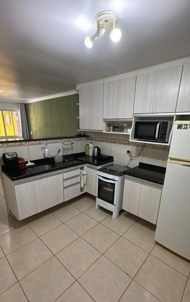 Casa Amarela Inteira Frente House in São José dos Pinhais