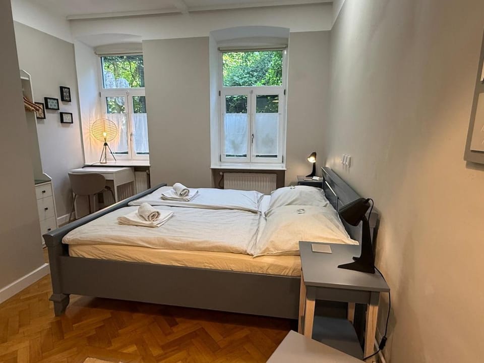 Bed, Photo of the whole room, Bedroom, towels