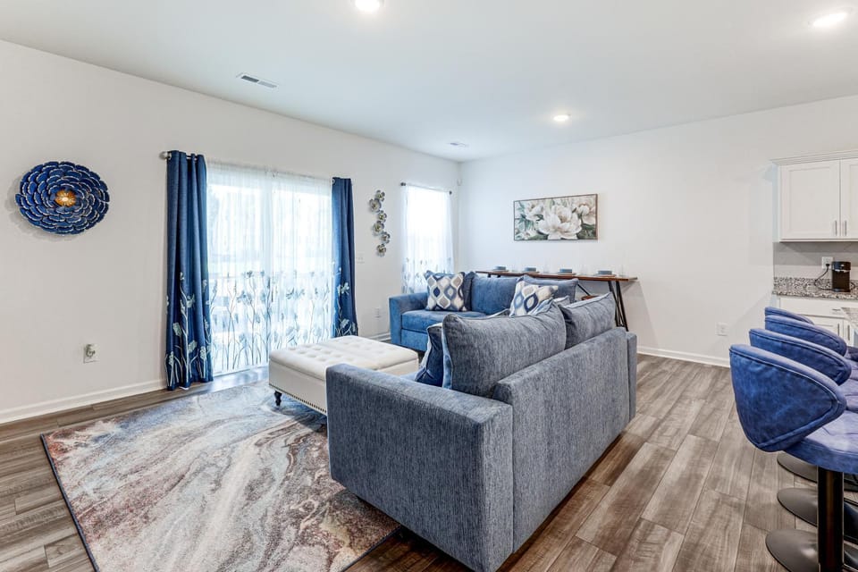 3 Mi to Wilson! Sleek Townhome w/ Screened Porch House in Wilson