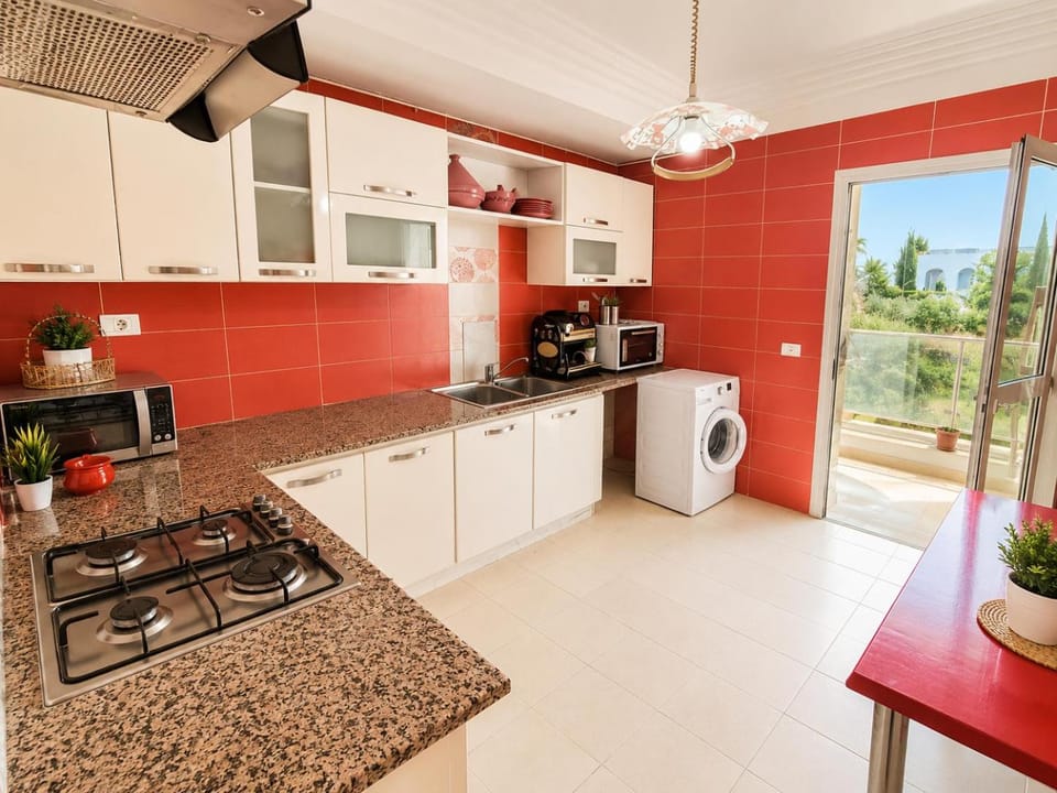 Kitchen or kitchenette, Garden view