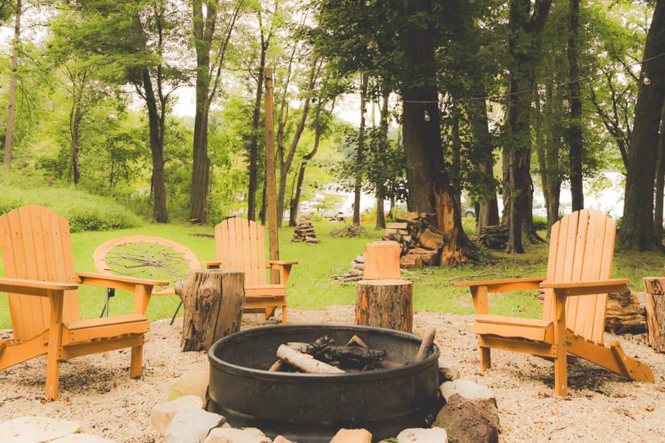 Waterfront Lake Views Villa with Hot tub in Hocking Hills House in Logan