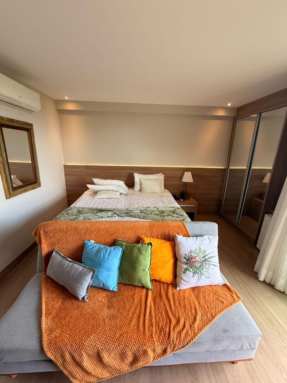 Bed, Photo of the whole room