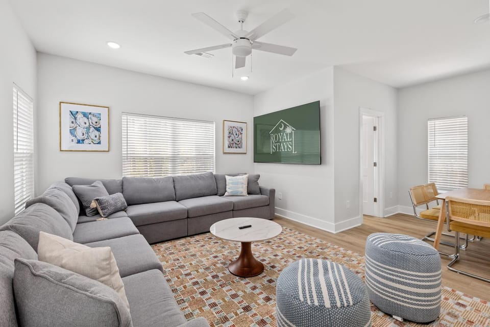 Electric Octopus 2.5 Blocks Beach Pets House in Myrtle Beach