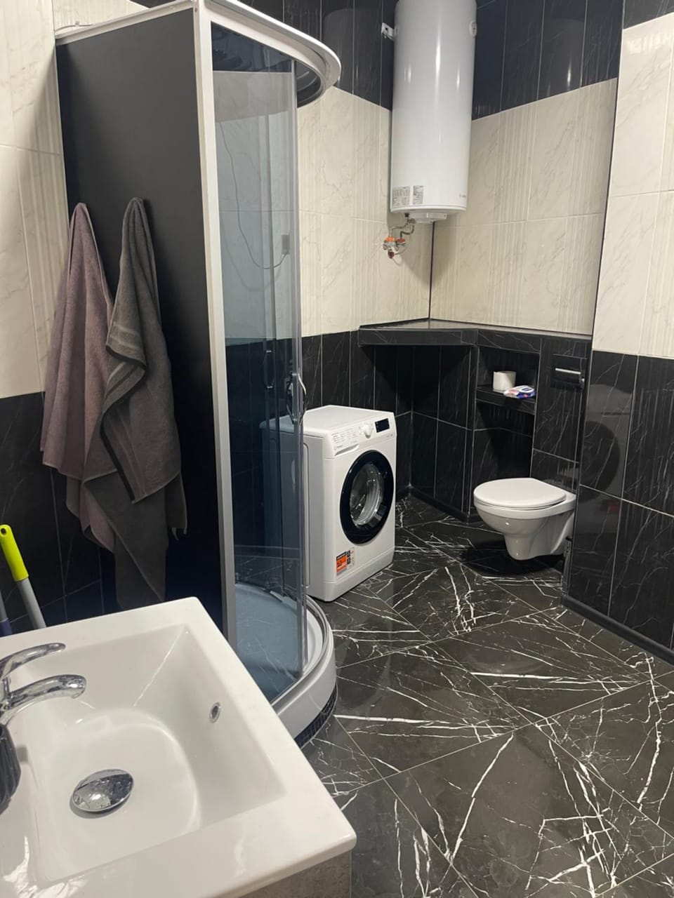 Shower, Toilet, Bathroom, towels, washing machine
