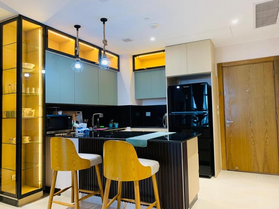 Kitchen or kitchenette, Dining area, minibar