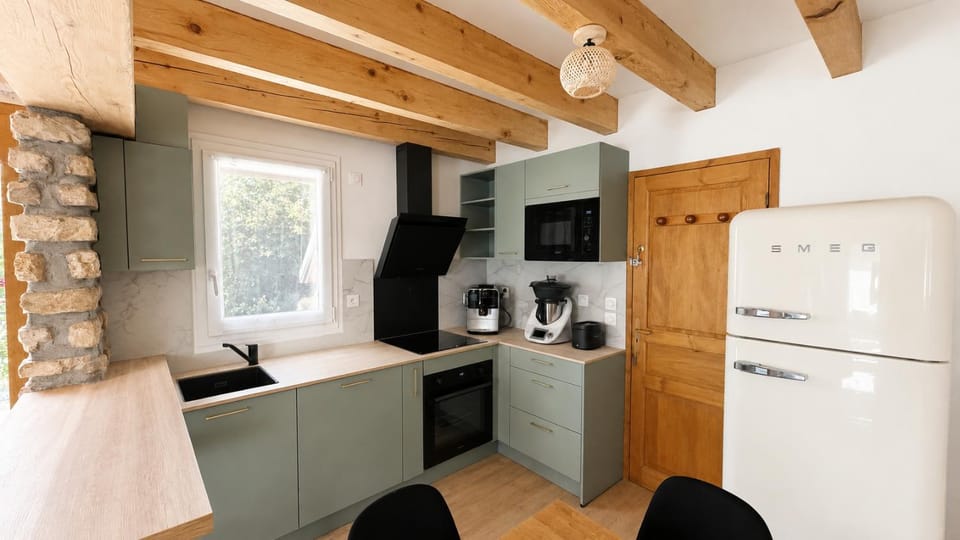 Kitchen or kitchenette, dishwasher, oven, stove