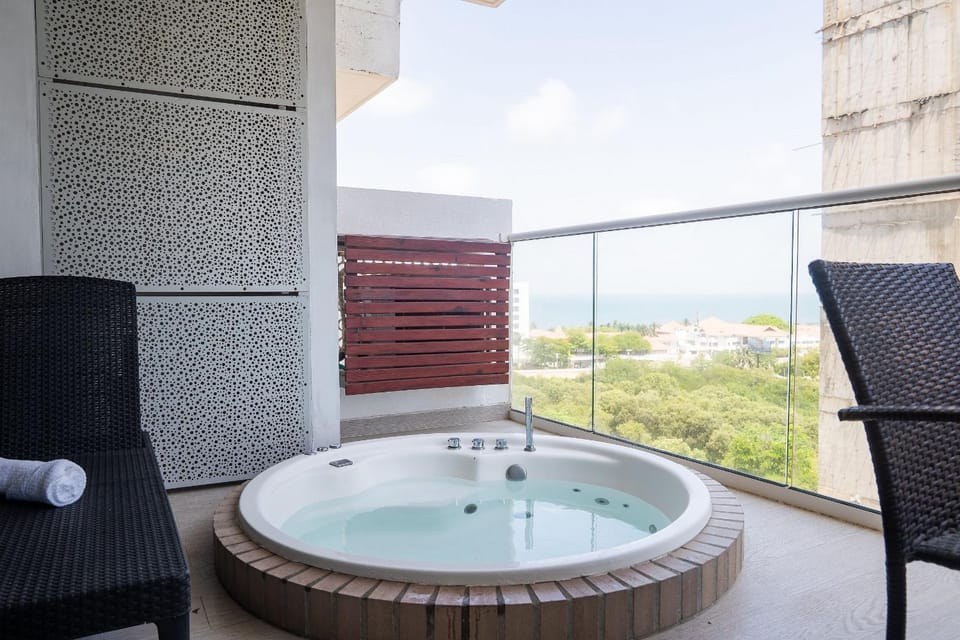 1 Bedroom by the sea. Private Jacuzzi Apartment in La Boquilla