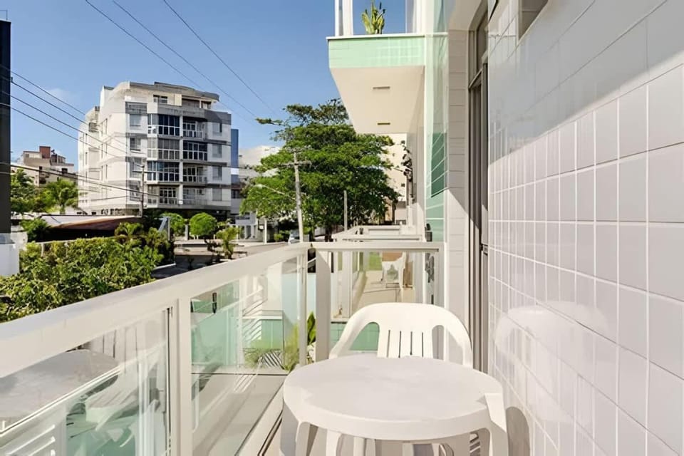 Apartamento 3 Quartos com Varanda a 400m da Praia Central Apartment in Cabo Frio