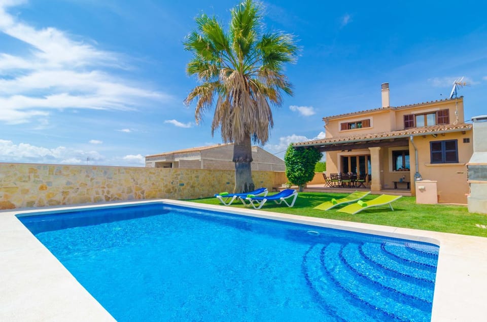 Carles Villa in Pla de Mallorca