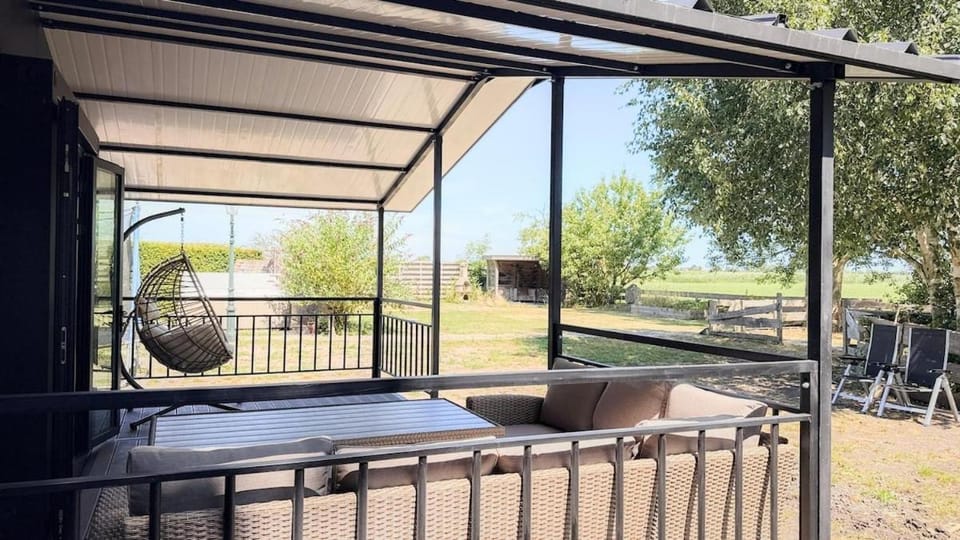 Chalet met privé jacuzzi tussen Hoorn en Enkhuizen Chalet in Flevoland, Netherlands