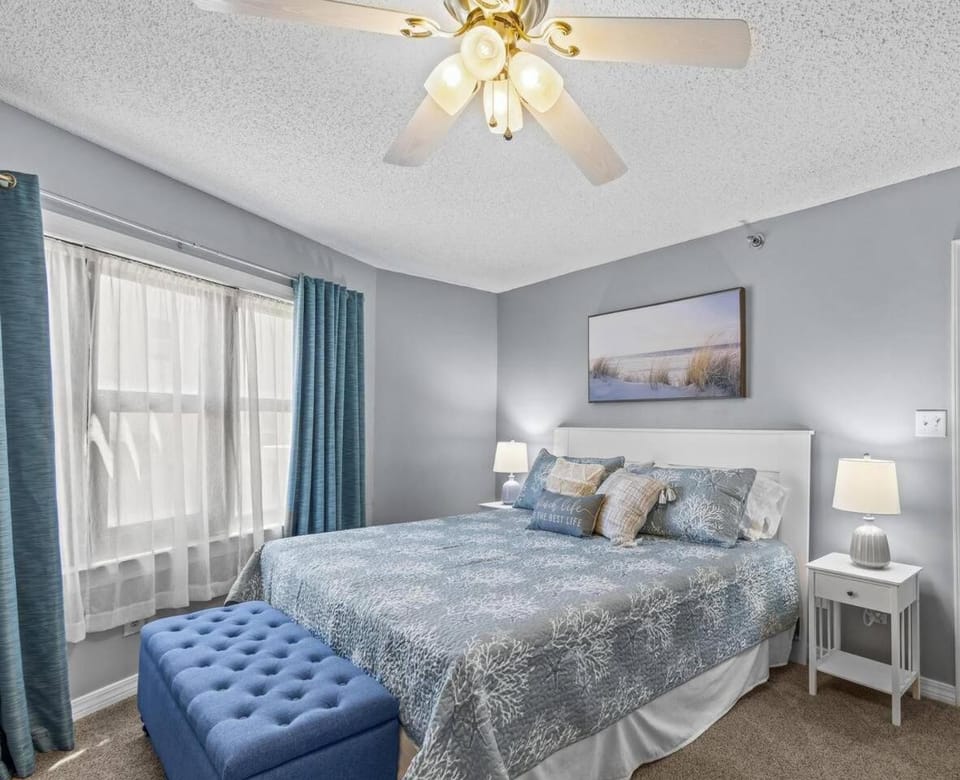 Shower, Bed, Bathroom, TV and multimedia, Bedroom
