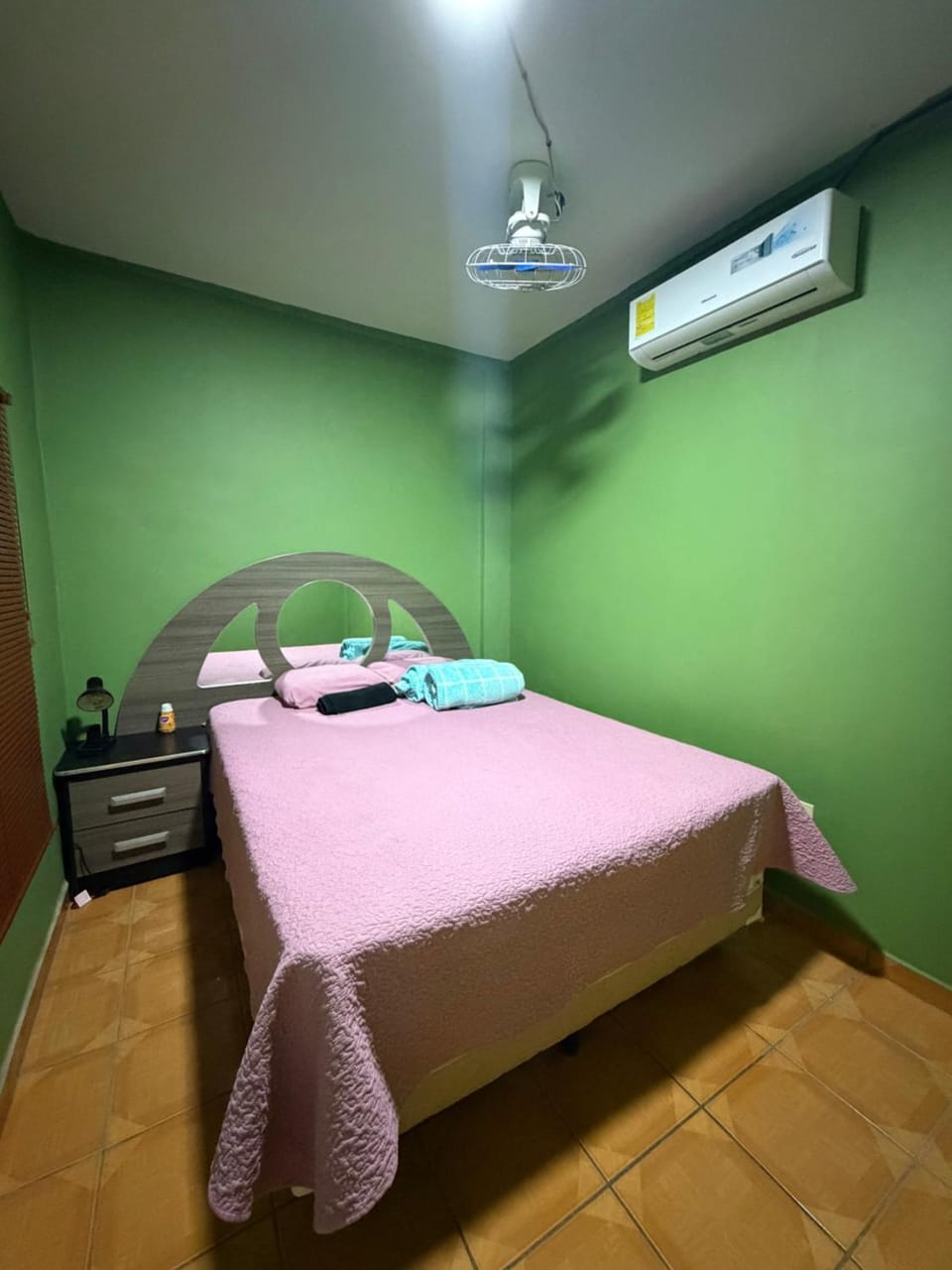 Habitación privada con baño compartido y AC Bed and Breakfast in La Libertad Department, El Salvador