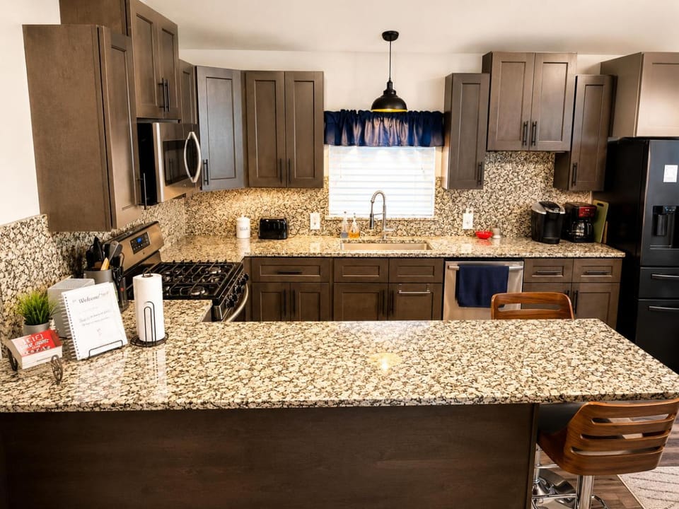 Kitchen or kitchenette, Dining area, dishwasher, oven, pet friendly, stove, toaster