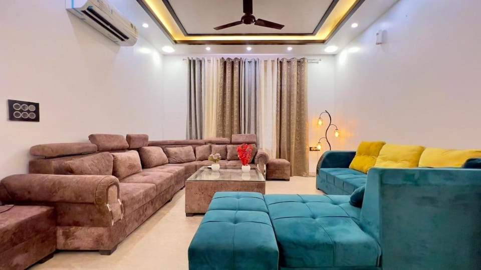 Elegant Escape Modern 2BHK with Living Room Apartment in Delhi