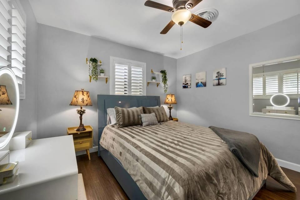 Bed, Photo of the whole room, Bedroom
