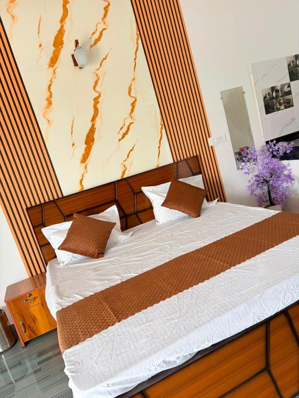 Moonlight Residency Hotel in Noida