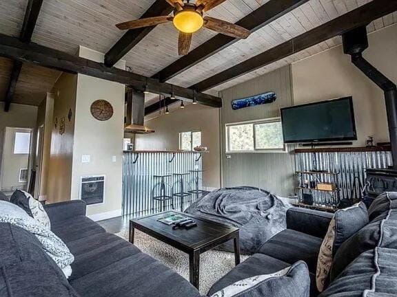 Hip Tyrolean Retreat minutes from Eagle and Canyon Apartment in Mammoth Lakes