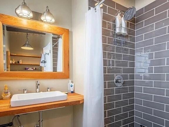 Hip Tyrolean Retreat minutes from Eagle and Canyon Apartment in Mammoth Lakes