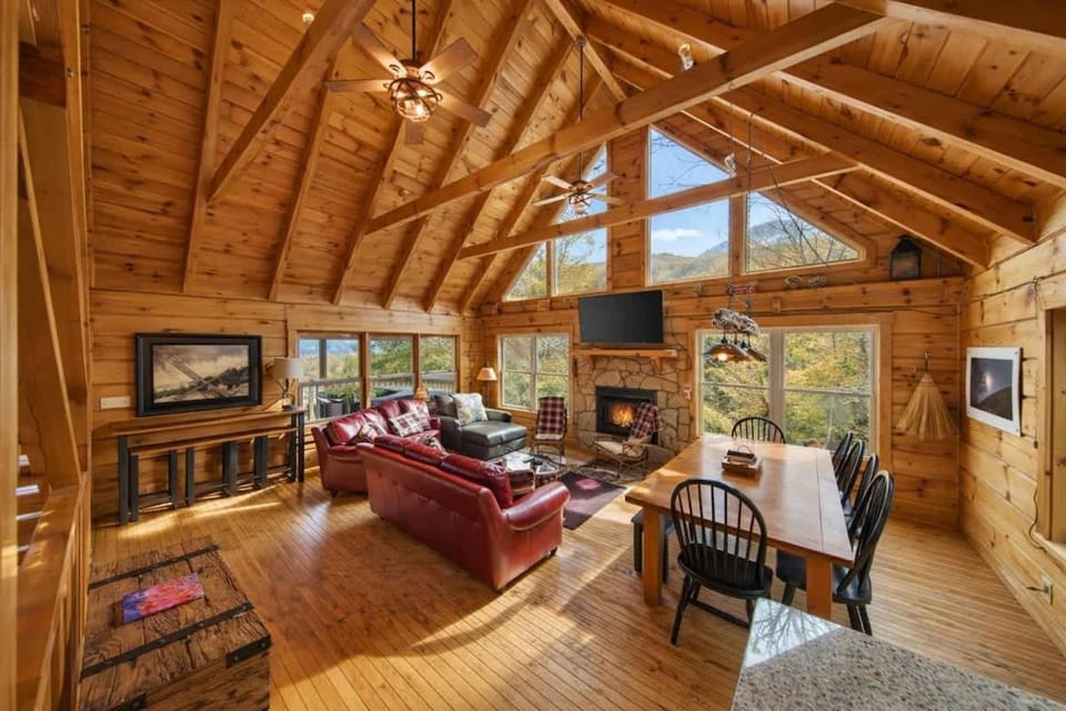 Luxury Cabin 1000 ft to Gatlinburg with all amenities Cabin in Gatlinburg