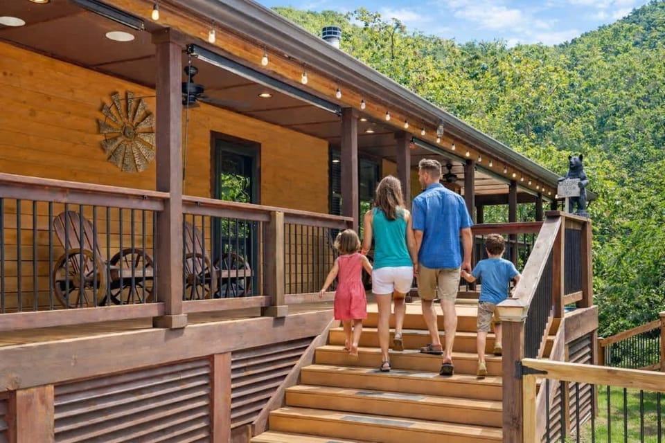 Secluded Luxury Cabin with Hot Tub & Yard Cabin in Sevier County